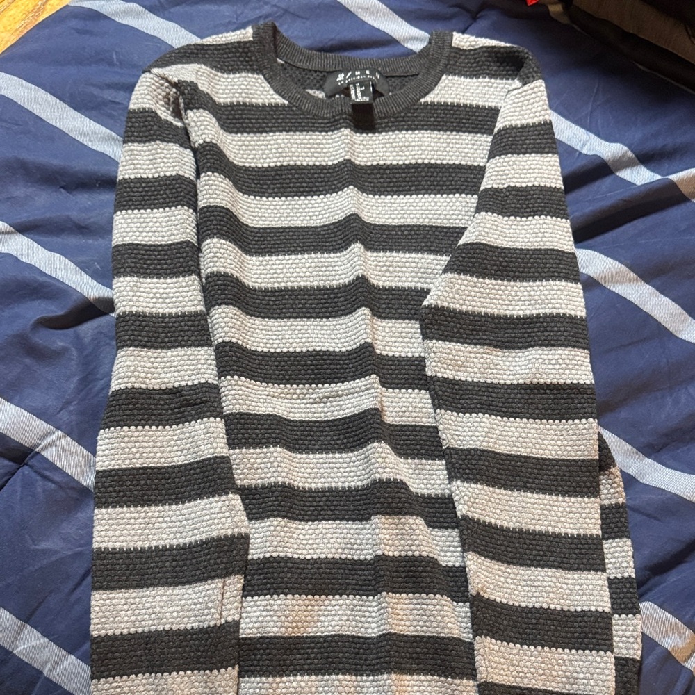 21men Black and Gray Striped Sweatshirt